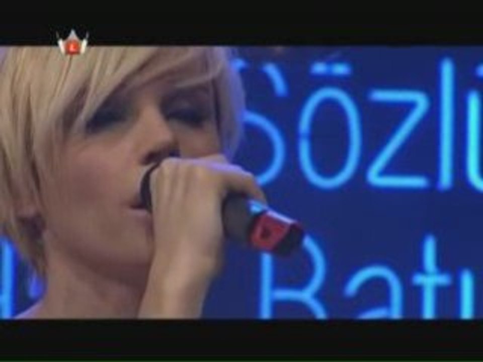 Gülsen - Ne Kavgam Bitti Ne Sevdam (canli performans)