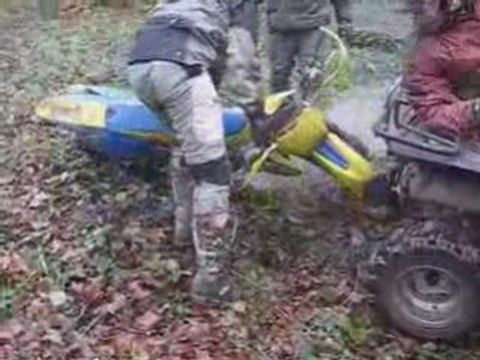 Passage riviere Quad Moto et gamelle