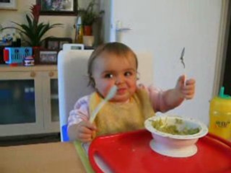 Le délicat repas de Nina...