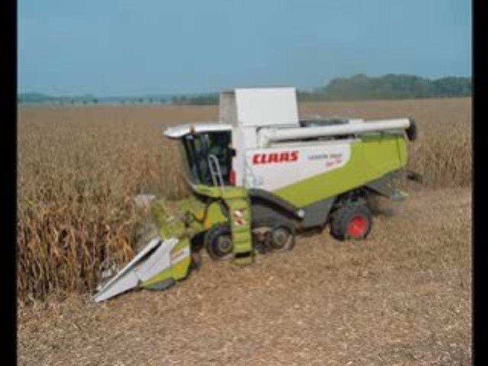 Moissonneuse et ensileuse claas