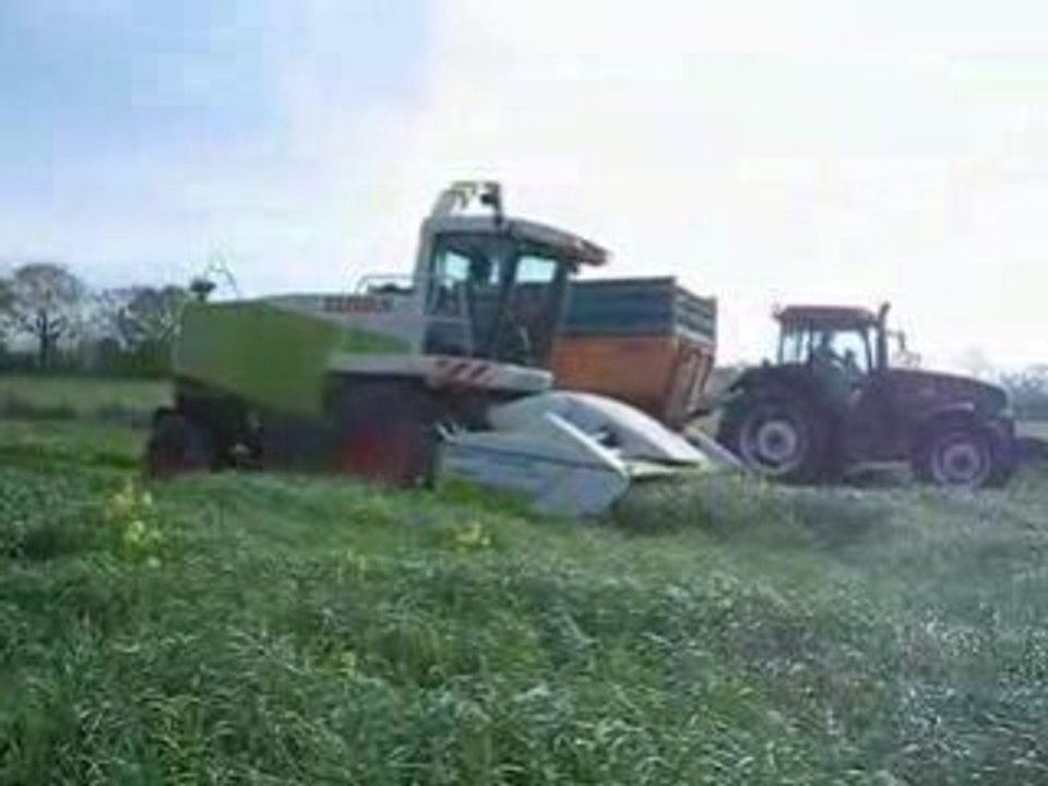 Ensileuse avec barre de coupe directe