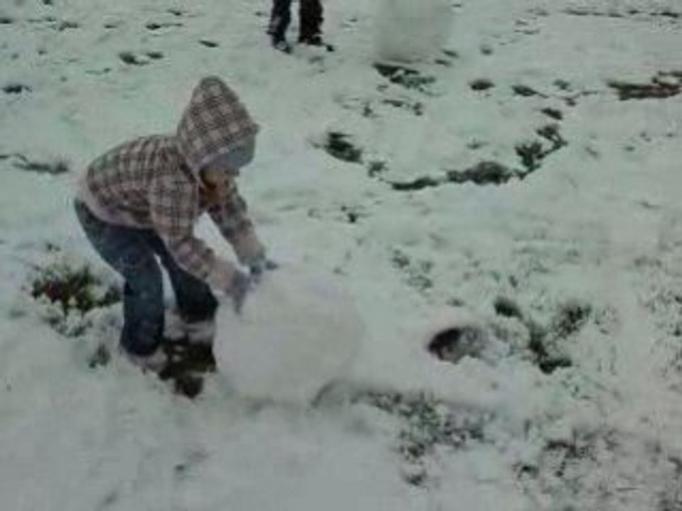 Celia fai un bonone de neige