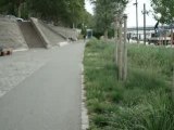 Djaid en wall-ride sur les berges du Rhône