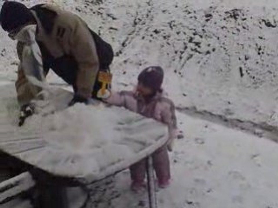 Lia et Nico dans la neige le 23/11/08!!!!