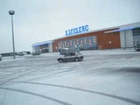 205 gti 1l6 sous la neige