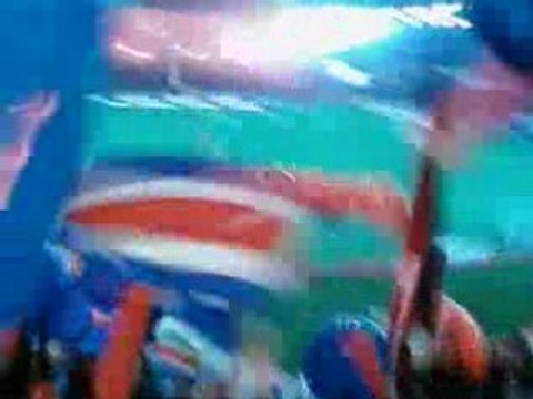 Hommage PAULETA lors de psg ol + tribune auteuil en feu