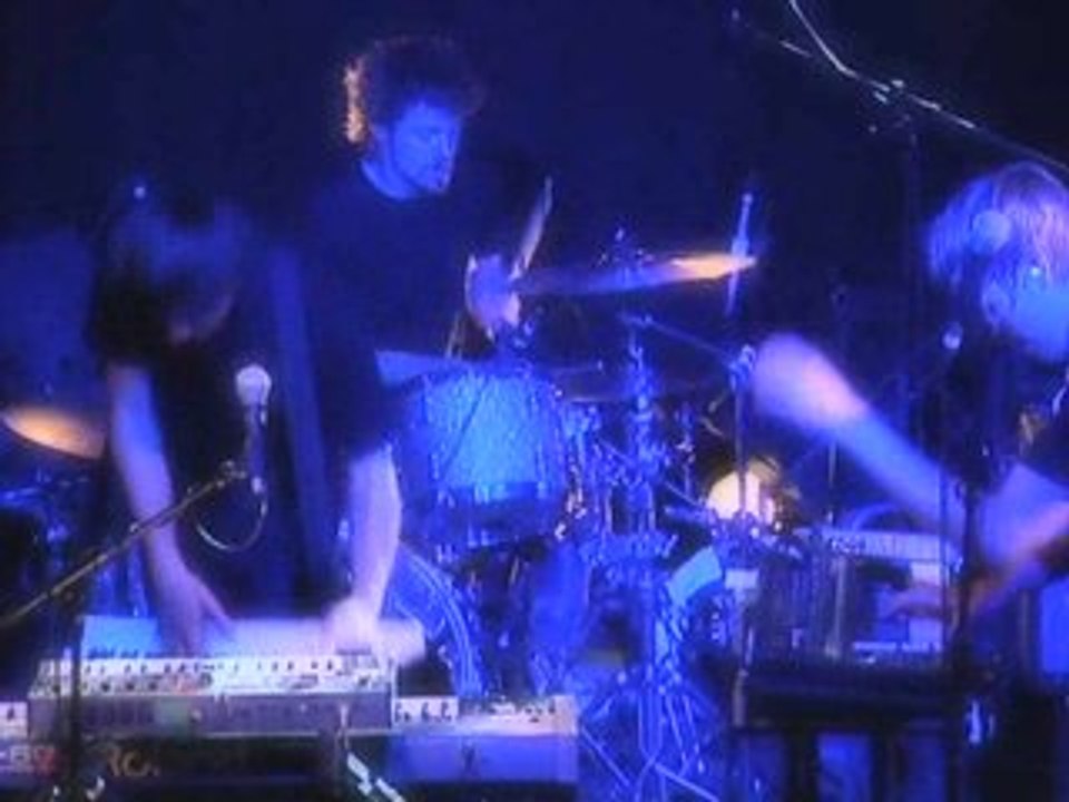 SO SO MODERN Live at Flèche D'or, The new internationale