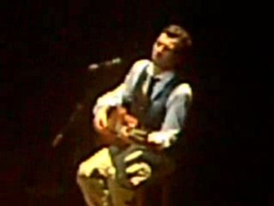 Christophe maé en concert a Forest nationalLa vie en rose 02