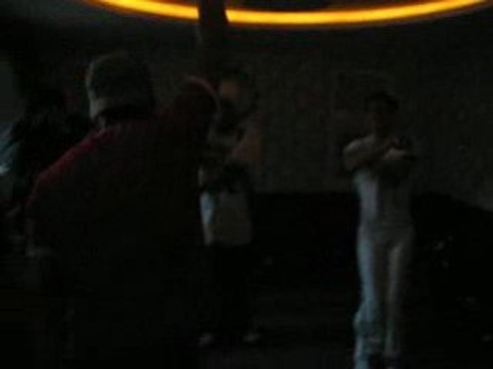 En Corée on danse aussi la tecktonik