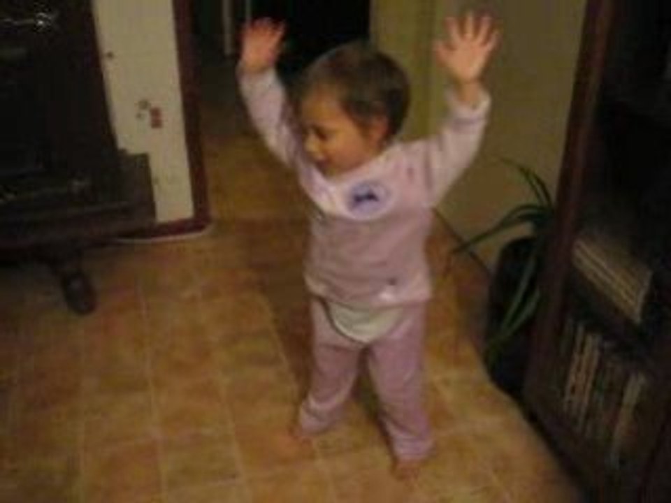 Léane danse papa pingouin