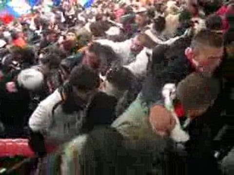 PSG LYON ATKS TRIBUNE G DANSE GRECQUE