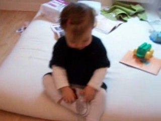 J'essaye de mettre mes Converse