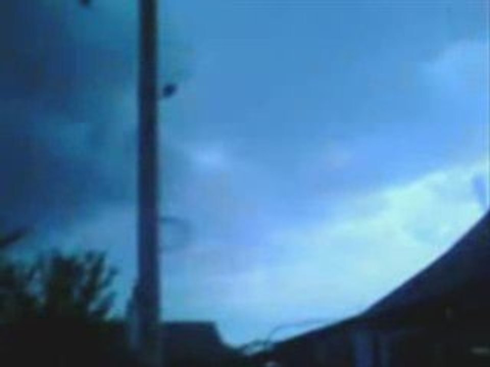 Des yeux dans le ciel pendant l'athan!!!!