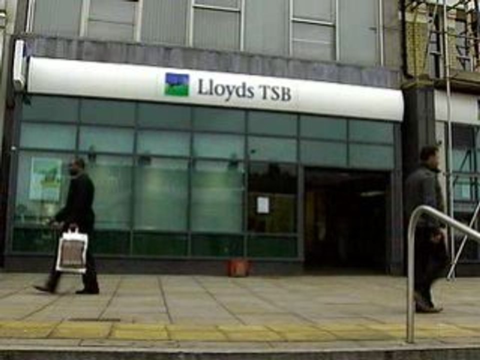Mortgage approvals fall