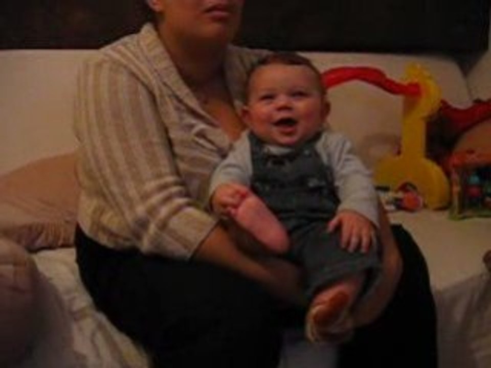 lucas bébé dit papa le jour de ses 6 mois