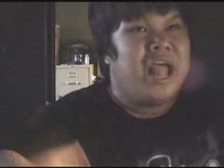 парень жжёт