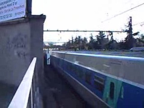 BB 7220 nez cassé+BB 67000 Bleu+BB67000 Fret+BB 7200 nez cassé+1 train TGV+1 train TER à Lyon le 04/04/08