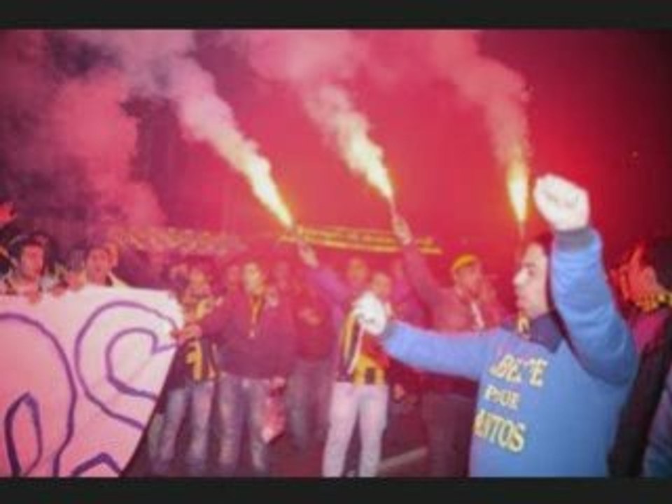 LIBERTE POUR SANTOS! (GFB : FenerBahce's Supporter society)