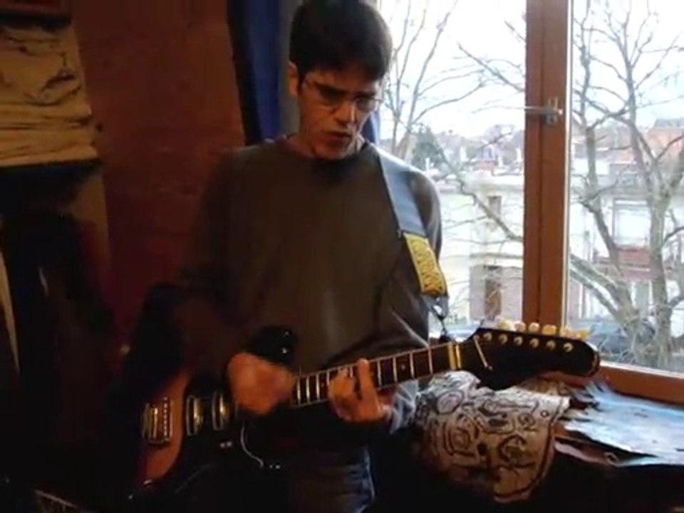 C'est l'automne... et bientôt l'hiver! (2008) ...    C'est toujours du Blues de maintenant   Regardez aussi les vidéos plus récentes... Le son est meilleur.