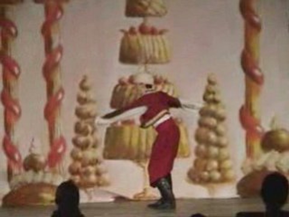 Clément Pinel, le russe dans Casse noisette