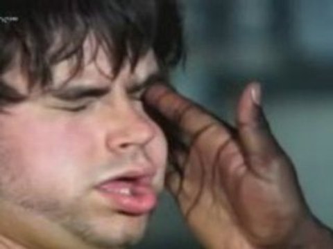 mort de rire claque au ralenti