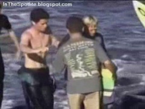 Attaque de Requin sur Surfeur - 4.5m Grands Requins Blancs