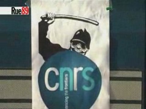 Manif des chercheurs et universitaires devant le CNRS