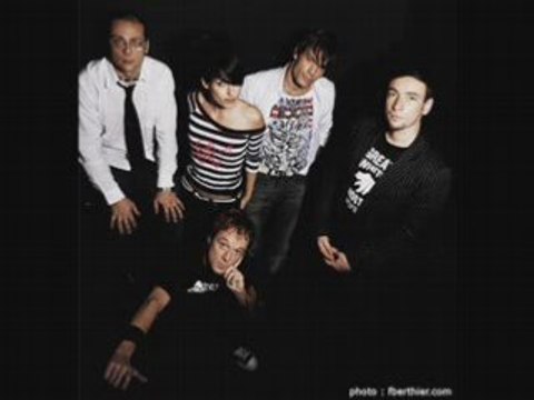 Superbus : Addictions ( Lova, Lova ) HQ + lyrics