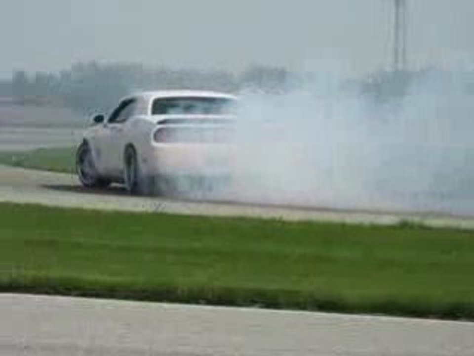 Dodge Challenger Drifting : Crazy Driving