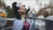 Mickey et Pluto dans Dumbo The Flying Elephant à Disneyland