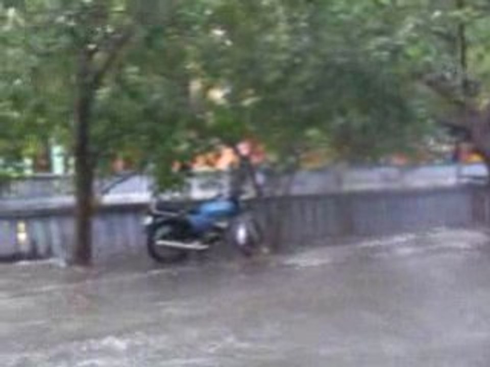 2008-11-25 Cyclone-09