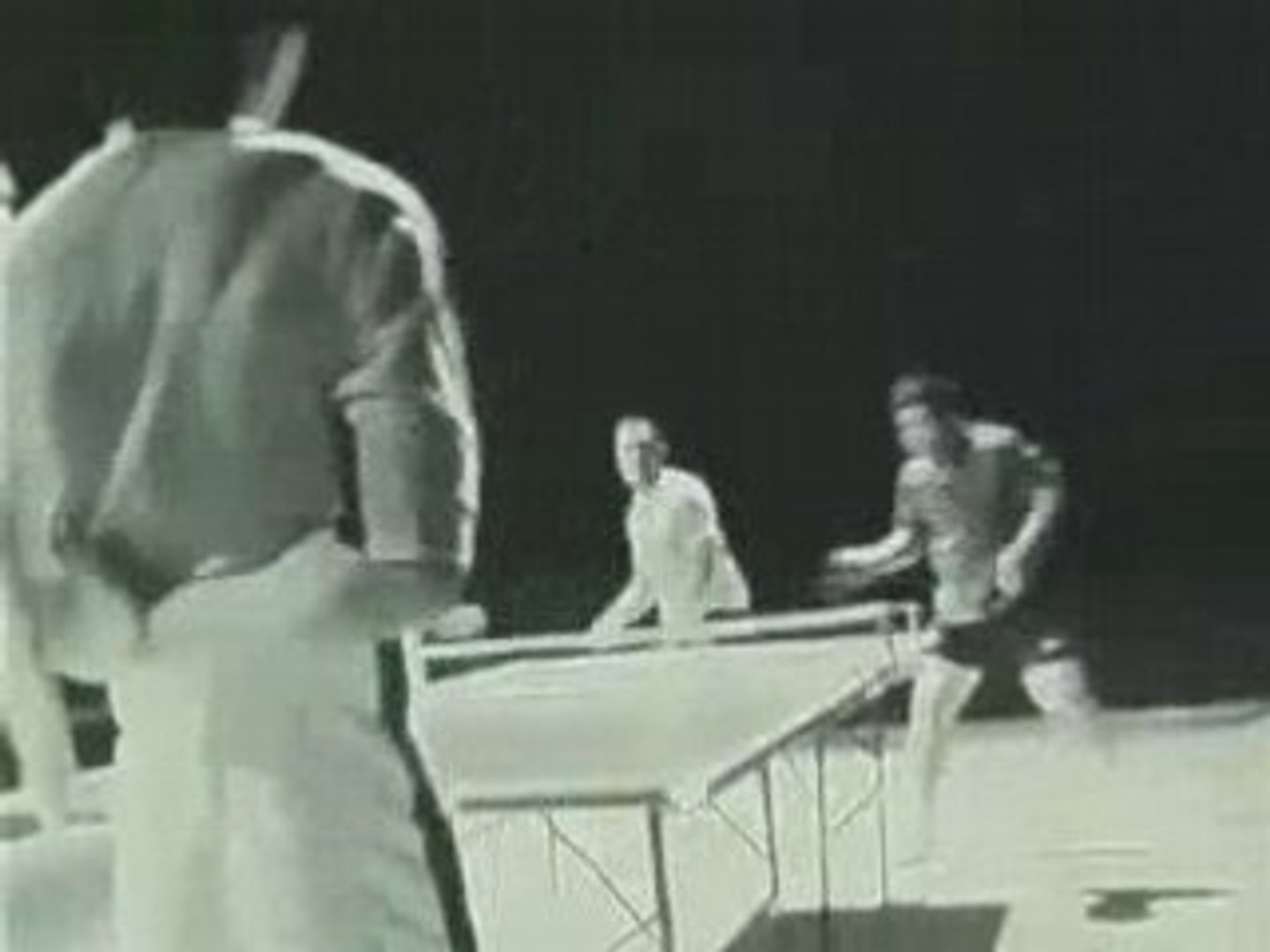 Bruce Lee fait du ping-pong avec son nunchaku. True Story - Vidéo  Dailymotion