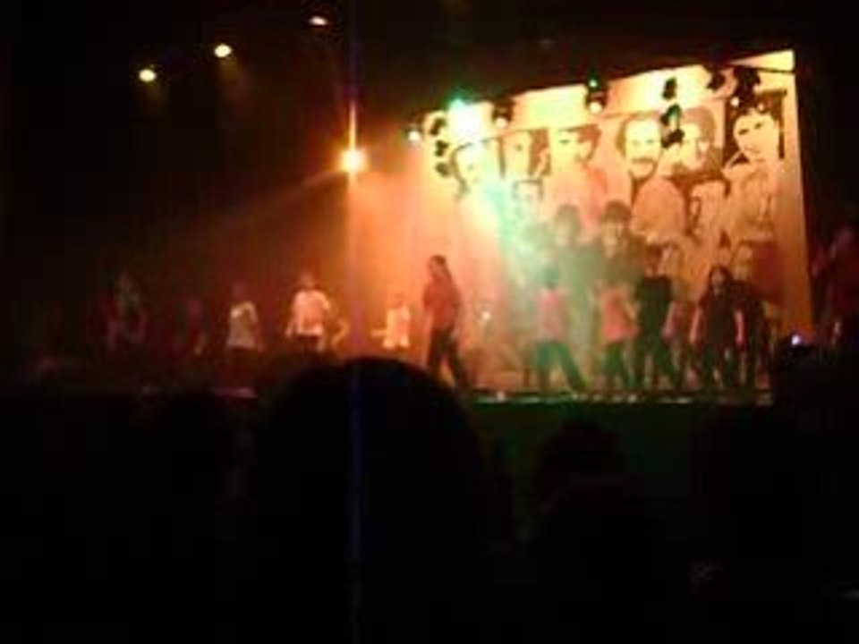 spectacle à l'ecOle  <3
