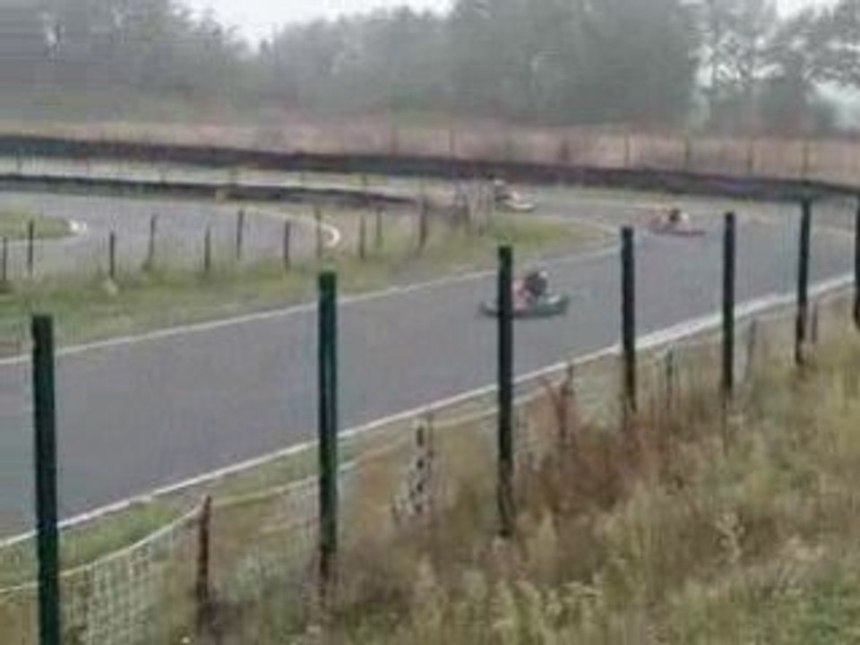 Régis fait du kart