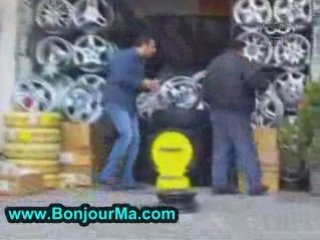 بيعمل حالو مش عربي