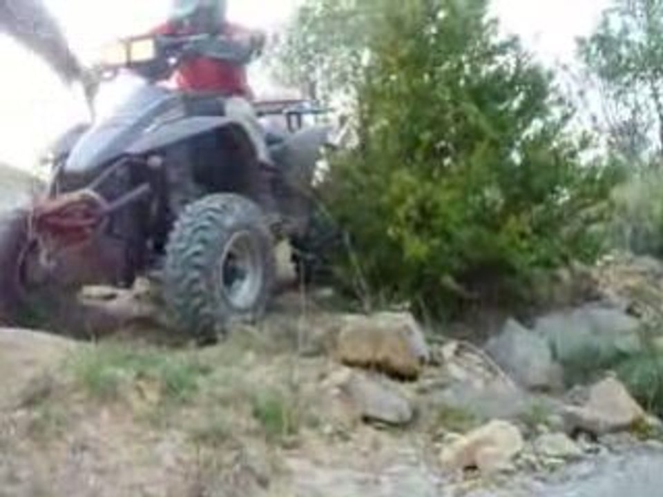 QUAD SUD .FR : Passage hard en descente de roches