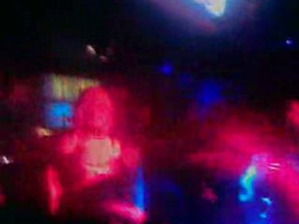 chanteuse du titre " c'est beau la bourgeoisie "