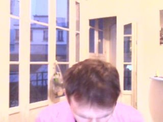 Wiwi égratigne "Trentenaire et célibataire"