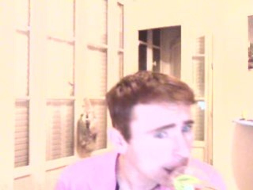 Wiwi égratigne "Regarde les riches"