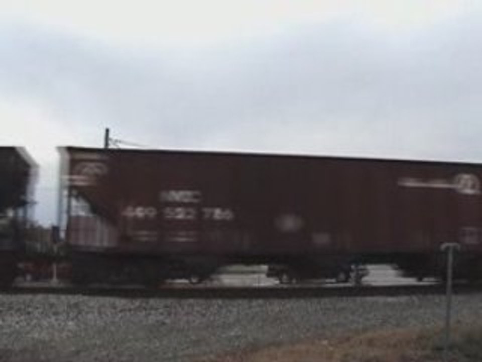CSXT empty hoppers