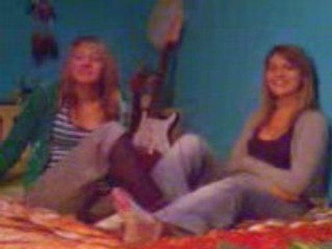 Les chanteuses Mathilde et Camille