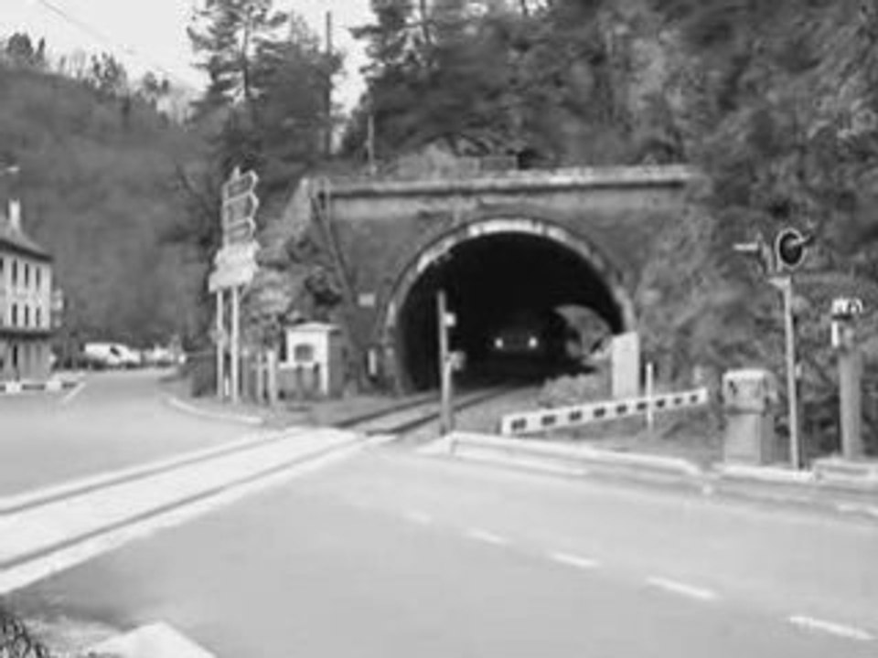 Le train corail "L'Aubrac" sur les Causses