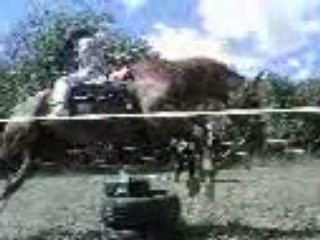 mélina qui saute a l envers sur Ukase xD