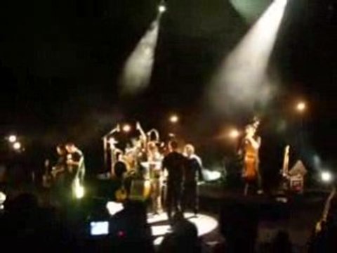 Debout Sur Le Zinc - Elle Apostrophe Pontoise