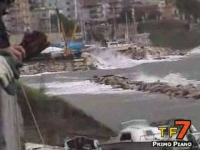 Violenta mareggiata nel Golfo di Gaeta