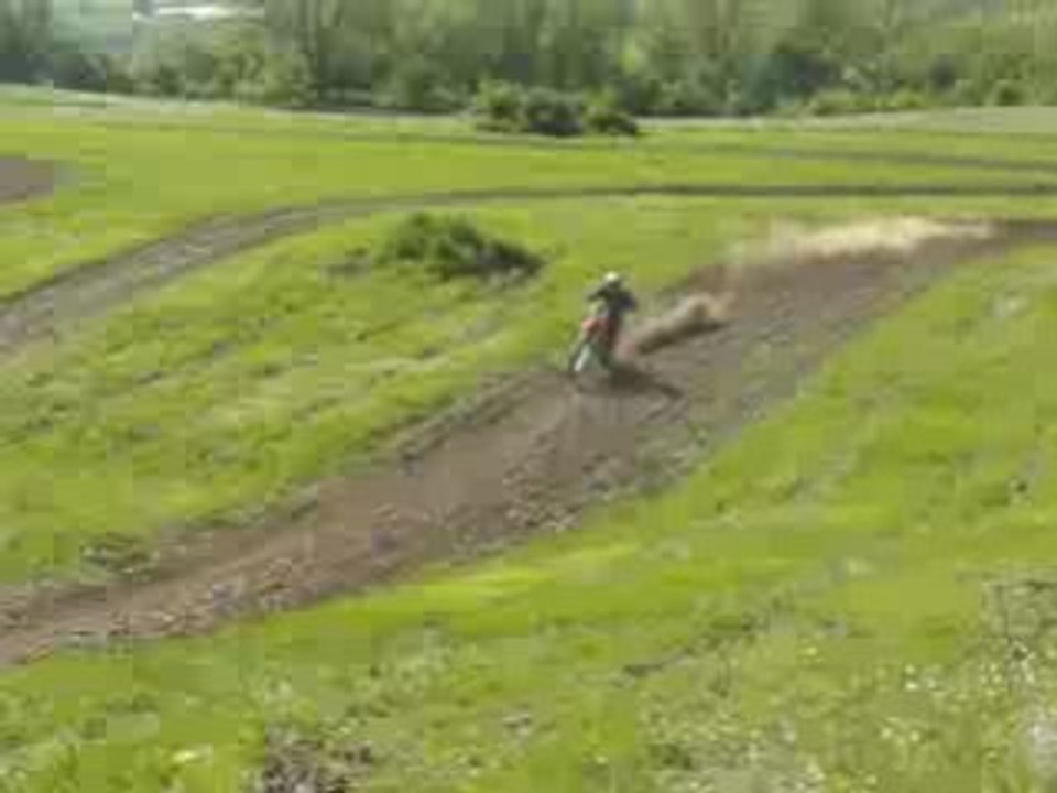 Tom sur le gros camel