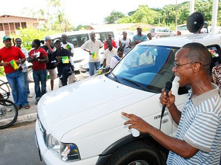 Prix du carburant: Le collectif et les Élus à Saint-Laurent