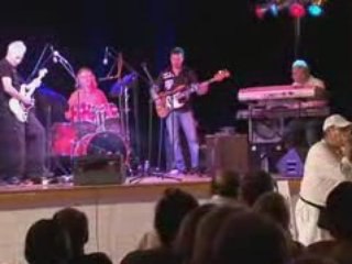 Reportage du spectacle de Freddy DELLA et son clip: