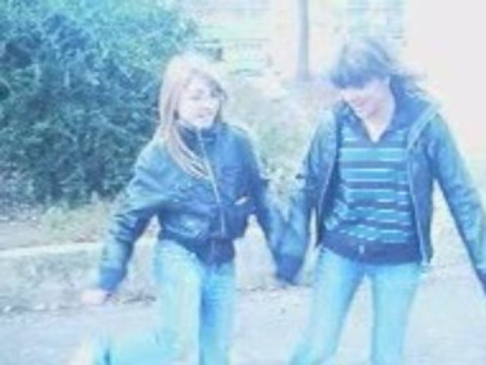 Anne-Mariie && Moii, ta danse elle dech tout si mdr