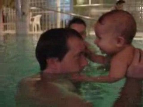 Oskar et Parrain Yaya a la piscine